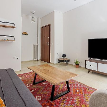 A Modern 2-Bedroom Apartment Near Areios Pagos أثينا المظهر الخارجي الصورة