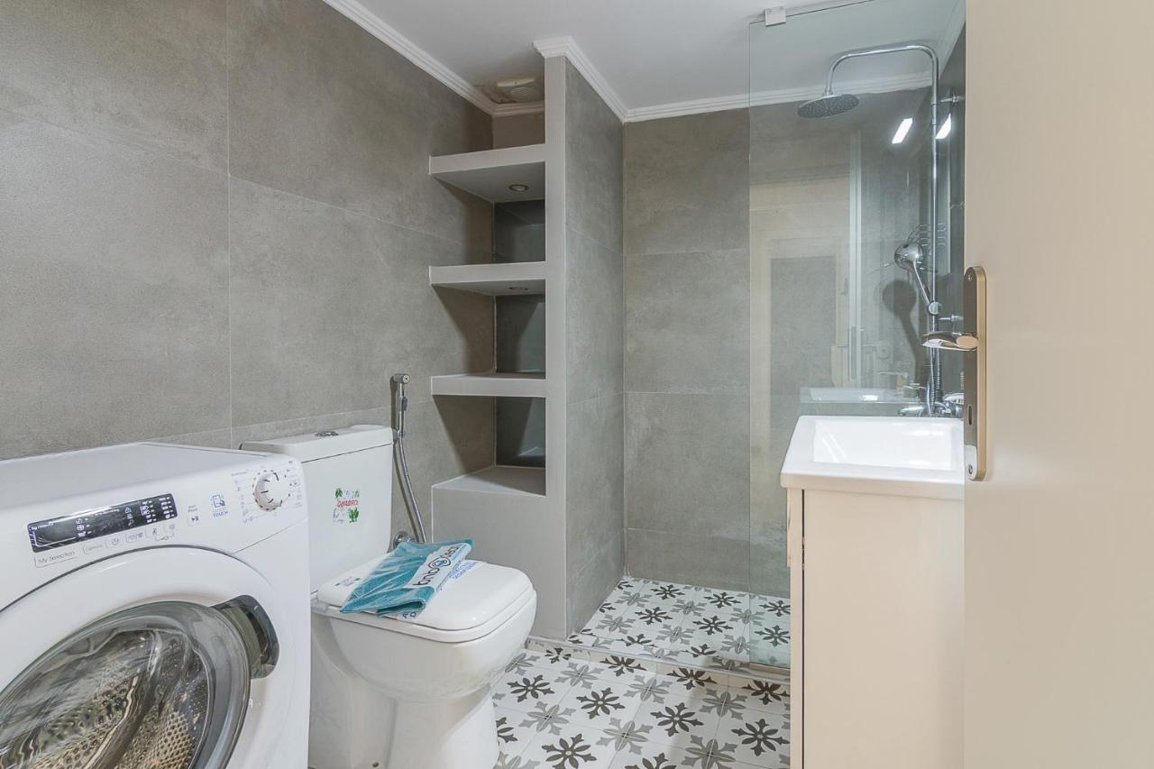 A Modern 2-Bedroom Apartment Near Areios Pagos أثينا المظهر الخارجي الصورة