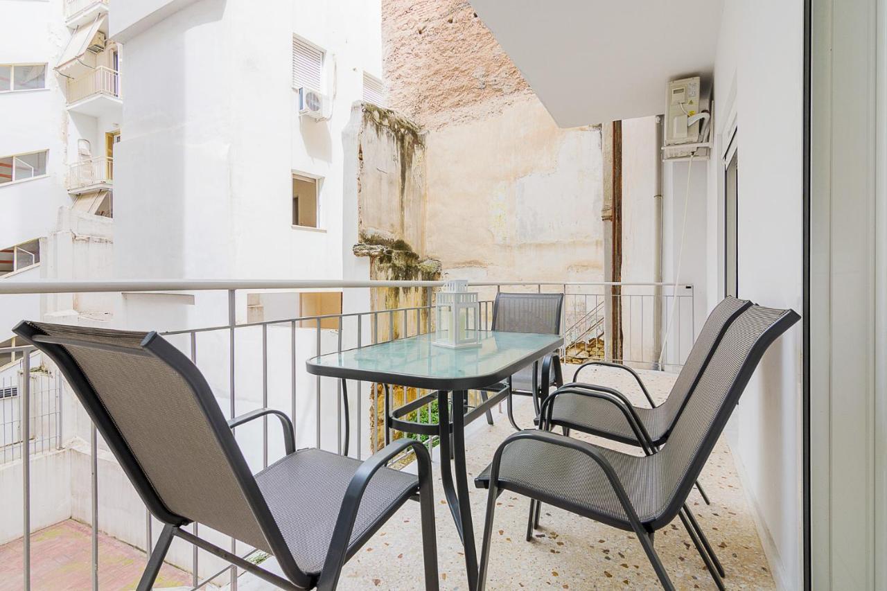 A Modern 2-Bedroom Apartment Near Areios Pagos أثينا المظهر الخارجي الصورة