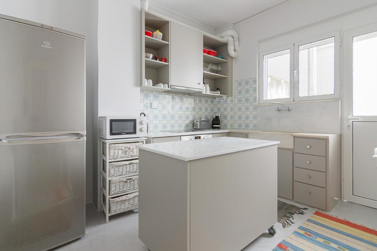 A Modern 2-Bedroom Apartment Near Areios Pagos أثينا المظهر الخارجي الصورة